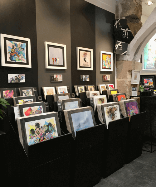 the advantages of buying art in a gallery